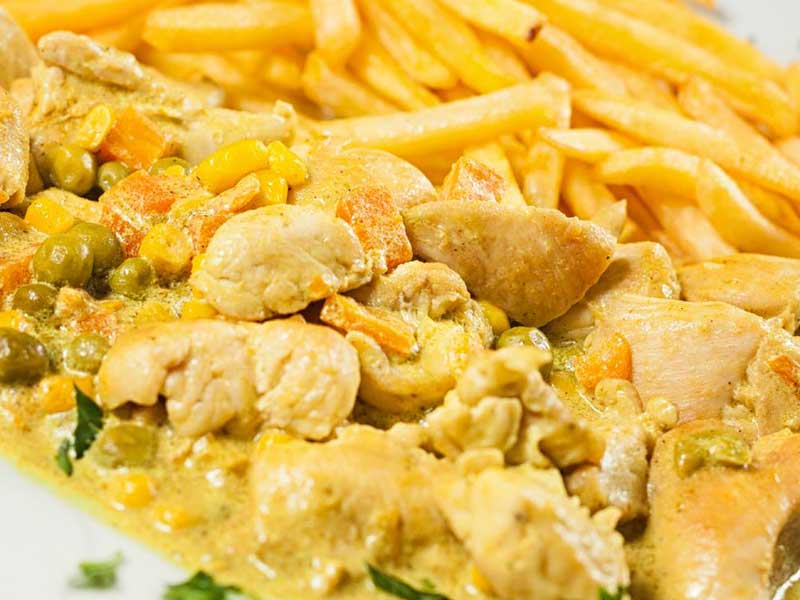 Chicken in curry sauce with French fries delivery