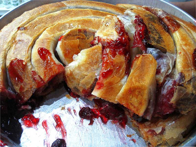 Pita sa višnjama dostava