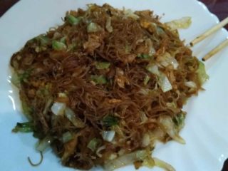 Fried noodles with meat delivery