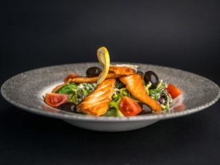 Salmon salad Piccante delivery