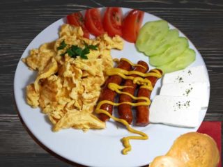 Breakfast ’’Serbian peasant’’ Salaš 011 Banovo Brdo delivery