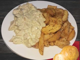 Chicken in mushroom sauce, with potatoes Salaš 011 delivery