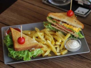 Club sandwich delivery