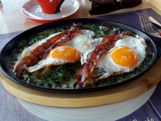 Eggs with bacon in spinach sauce delivery