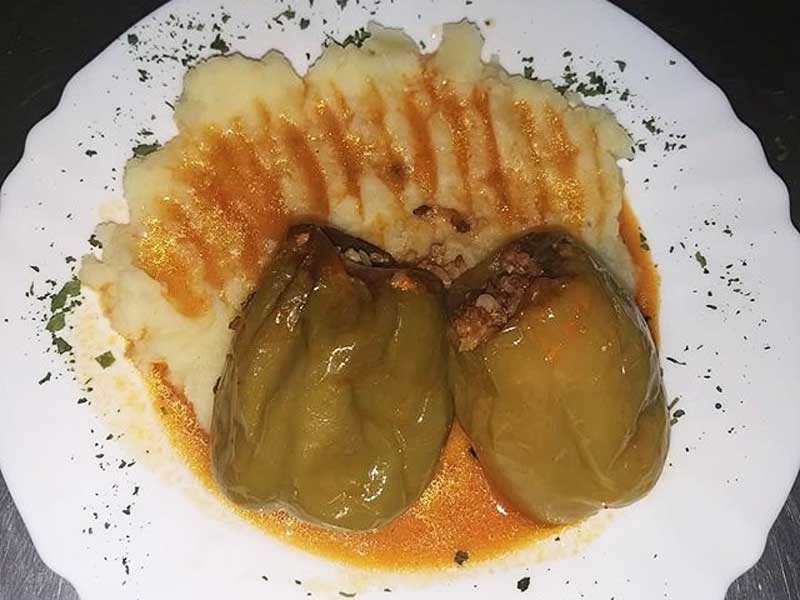Stuffed paprika with meat delivery