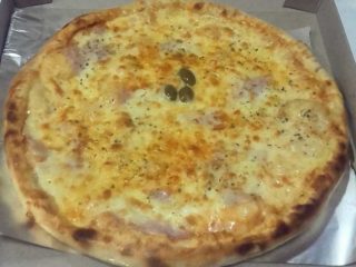 Vesuvio pizza Etna Picanta delivery