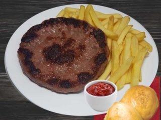Pljeskavica sa pomfritom Salaš 011 dostava