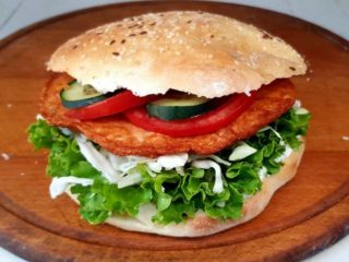 Chicken pljeskavica sandwich Taze Toplo delivery