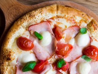 Caprese Libero Pizza delivery