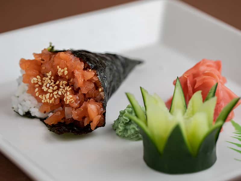 Salmon tartar hand roll delivery