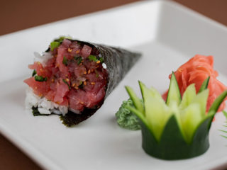 Tuna tartar hand roll dostava