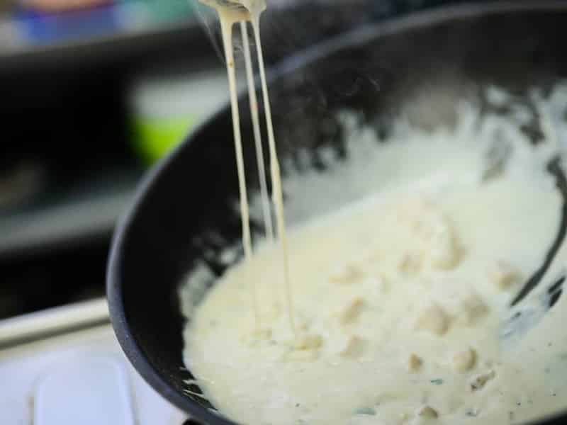 Chicken-cheese sauce delivery
