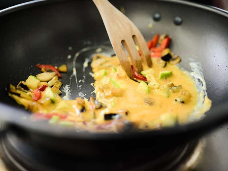 Veggie scrambled eggs delivery