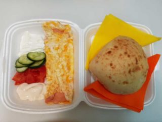 Omlet sa pečenicom dostava