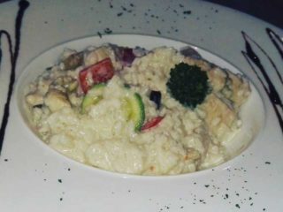 Risotto with chicken meat and vegetables delivery