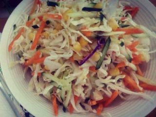 75. Salata od povrća sa susamom i kineskim sirćetom dostava