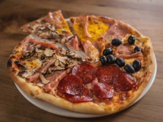 Quatro stagioni pizza Rustico delivery