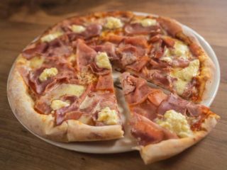 Gourmet pizza Rustico delivery