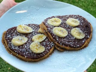 Američka palačinka banana, kokos, slatki namaz od urmi Green Vibes dostava