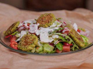 Salatat bil falafel Byblos Express delivery