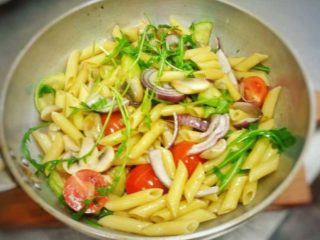 Pasta with vegetables delivery