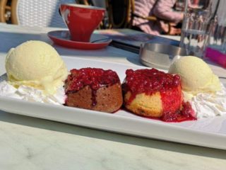 Lava cake with raspberry sauce and vanilla ice cream Pastel delivery