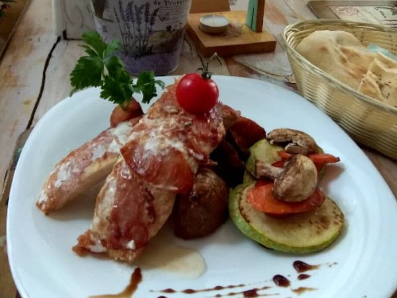 Baked chicken with prosciutto in lemos sauce delivery