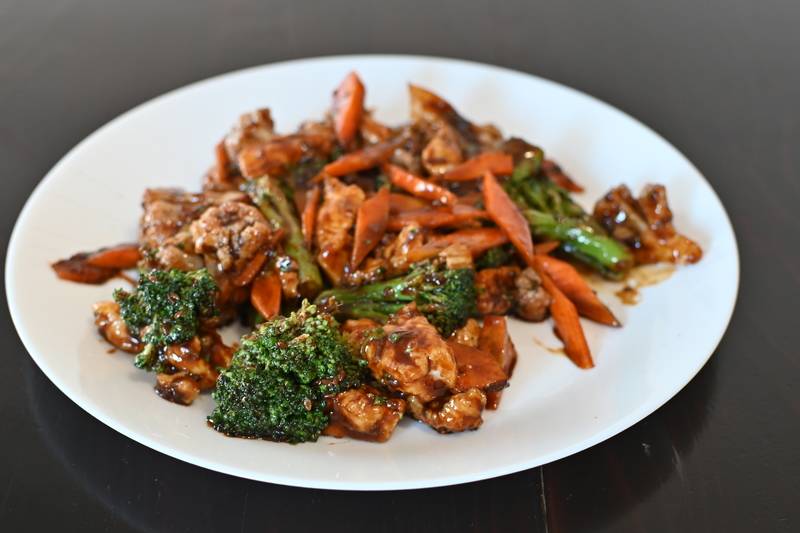22. Chicken with cauliflower, broccoli and carrot in oyster sauce delivery