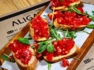 Bruschetti with tomato Aligator Bar delivery