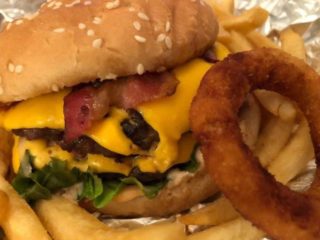 Bacon-cheddar burger Wanted dostava