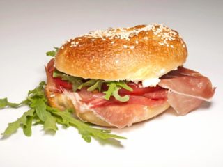 Bagel with prosciutto Bagel Bejgl delivery