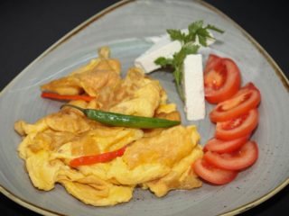 Spicy scrambled eggs Moderna Domaćica delivery