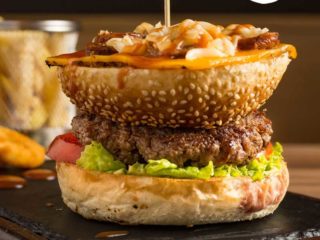 Peperoni Melt Burger Brunch burger bar dostava