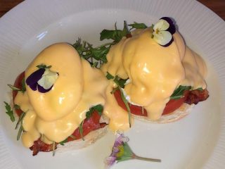 Eggs Benedict Diana Restoran delivery