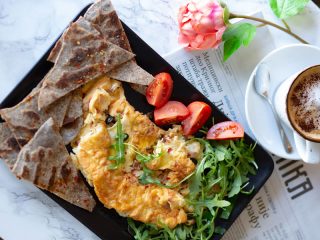 Omlet slanina sa tortiljom dostava