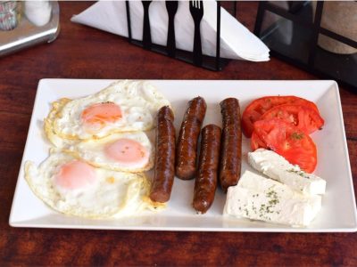 Fried eggs with smoked sausage Ružo Rumena delivery