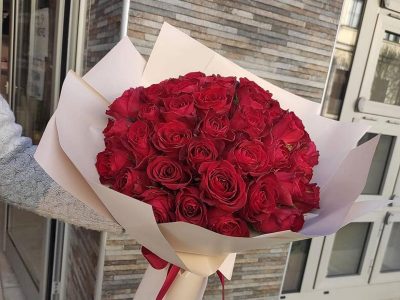 51 ruža u buketu Jovanina Cvećarica dostava