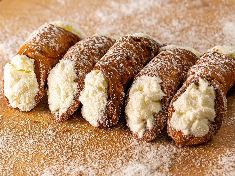 Cannoli bianchi - white chocolate delivery