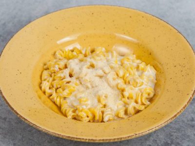 Three types of cheese pasta Pasta Bar Hilandarska by Prana delivery