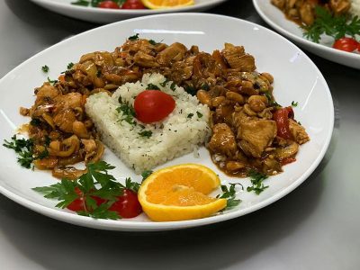 Chinese style chicken with peanuts Vila Bela Ruža delivery