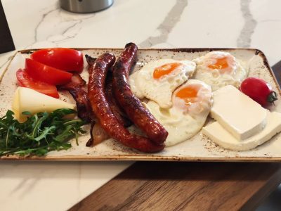 Eggs with pancetta, grilled sausage and cheese Grupa Šabac delivery