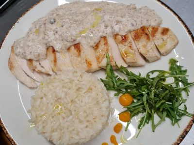 Medallions of chicken fillet in a creamy peanut and almond sauce Grupa Šabac delivery