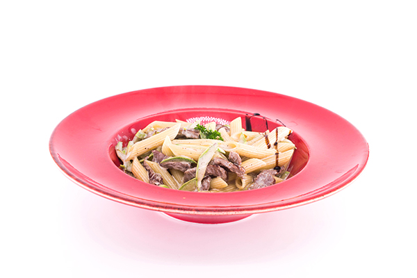 Pasta with beefsteak and vegetables delivery
