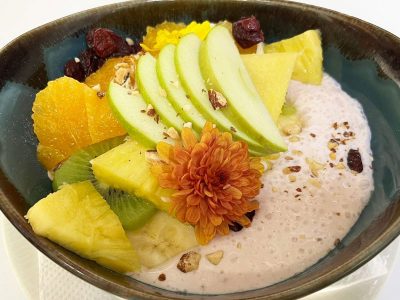 Oat with homemade yoghurt and seasonal fruit Piccante delivery
