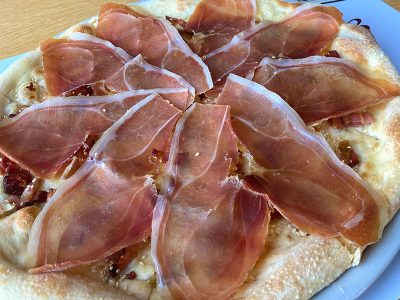 Focaccia with prosciutto and bacon La Luna Batajnica delivery