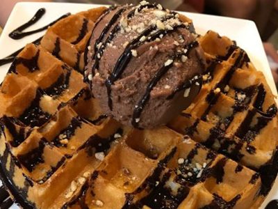 Waffle snickers La Luna Batajnica dostava