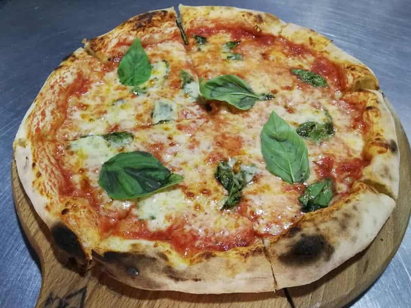 Margherita pizza delivery