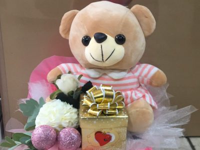 Plush bear in a box with decorative accessories Jovanina Cvećarica delivery