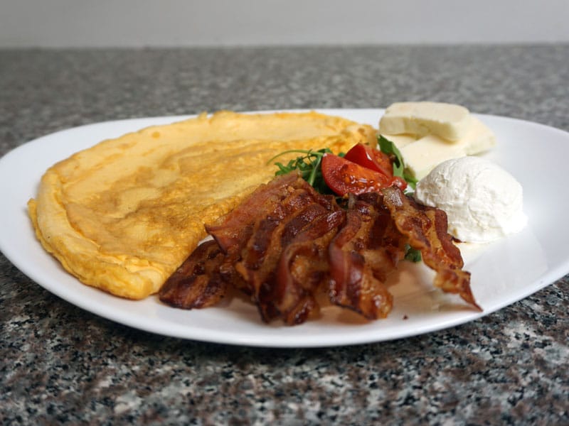Omelete with pancetta delivery