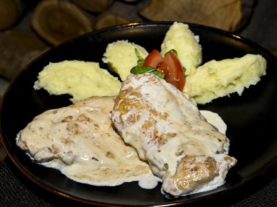 Chicken scaloppine in wine sauce Karamba Karađorđeva delivery